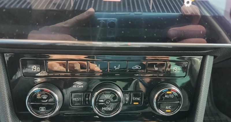 Skoda Superb cena 99900 przebieg: 121100, rok produkcji 2019 z Szczecin małe 596